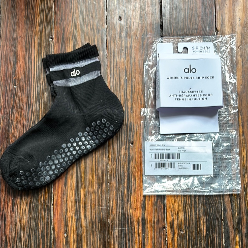 Worn and Washed ALO Yoga Black Non-Slip Athletic Grippy Socks